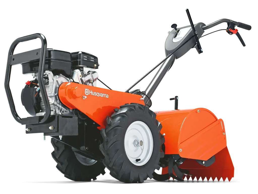 Motoculteur HUSQVARNA TR 430 DUAL K : fraises arrière contrerotatives, moteur Kohler 196 cm³, largeur 43 cm, profondeur jusqu’à 16 cm. Idéal pour le labour des sols compacts et durs.