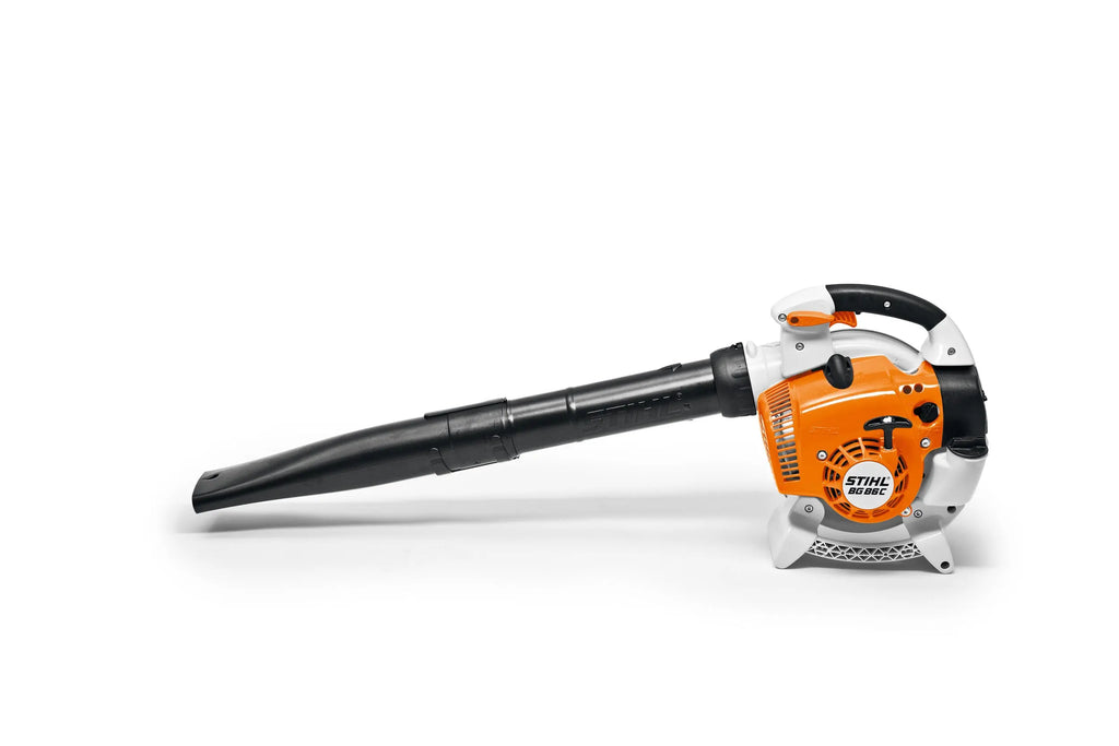 Souffleur STIHL BG 86 : puissant, robuste et idéal pour nettoyage intensif de grandes surfaces. 
