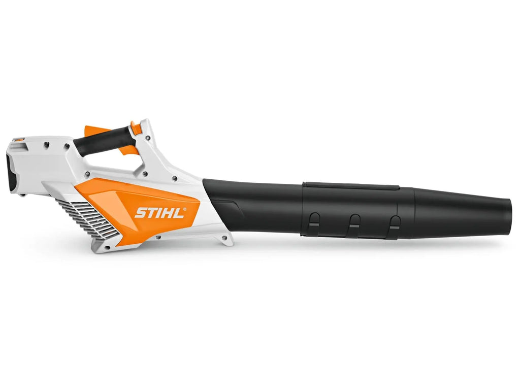 Souffleur STIHL BGA 57 : léger, silencieux et efficace pour entretenir jardin et terrasse.