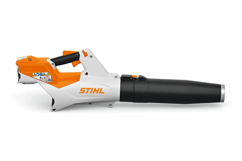 Souffleur STIHL BGA 60 (NU) : léger, puissant et silencieux pour un nettoyage rapide du jardin.