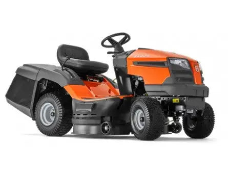 Tondeuse autoportée HUSQVARNA TC 138M, thermique avec bac de ramassage 220L, moteur Briggs, 97 cm, transmission manuelle. Puissante, maniable, idéale pour grandes surfaces.