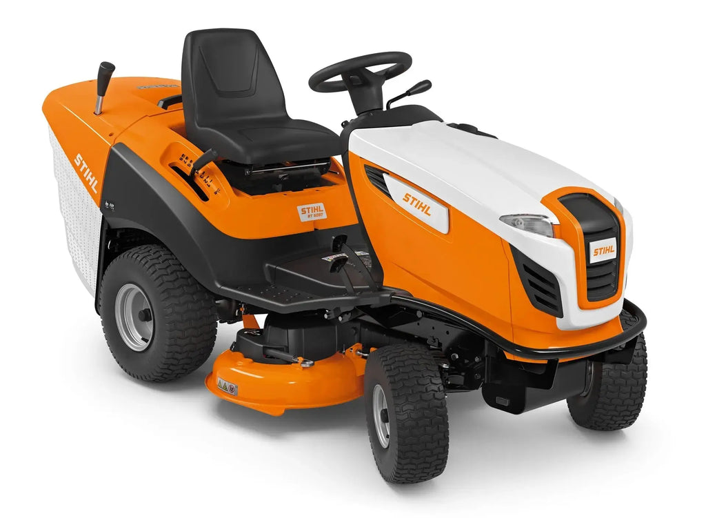 Tondeuse STIHL RT 5097 Z autoportée thermique 95 cm, moteur puissant 635 cm³ EVC 7000, bac 250 L, transmission hydrostatique, pare-chocs, mulching optionnel, tonte performante et maniabilité accrue.