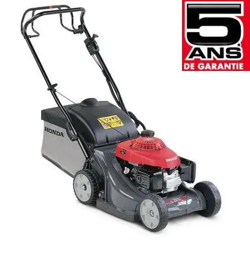 Tondeuse thermique tractée Honda HRX 426 SDEH – moteur GCV 160, coupe 42 cm, bac 60L, réglage centralisé. Idéale pour jusqu’à 1000 m². Mulching en option, maniable et ergonomique.