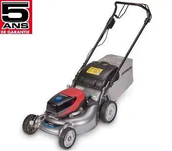 Tondeuse HONDA HRG 466 XBS à batterie, tractée, coupe 46 cm, mulching intégré, bac 55 L. Idéale pour pelouses jusqu’à 730 m². Silencieuse, maniable et performante.