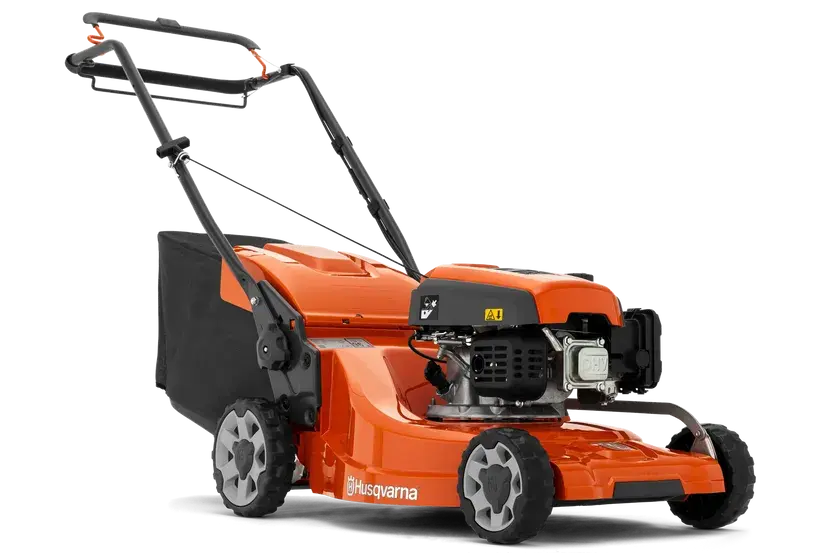 Tondeuse HUSQVARNA LC 247 SP 47 cm, thermique tractée avec moteur B\&S et bac 55 L. 