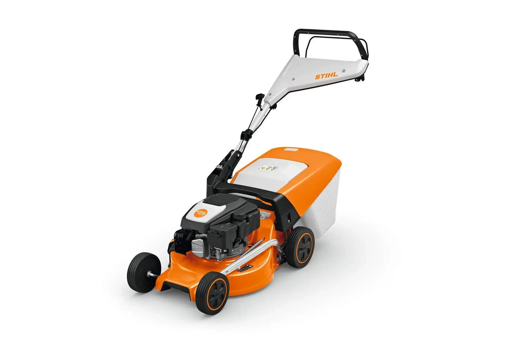 Tondeuse STIHL RM 248 T thermique tractée avec moteur Briggs &amp; Stratton 140 cm³, largeur 46 cm, bac 55 L, guidon repliable, idéale pour les jardins jusqu'à 1 200 m².