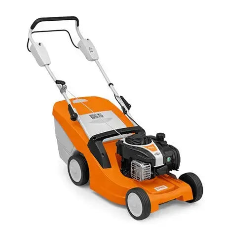Tondeuse STIHL RM 443 poussée thermique 41 cm avec moteur Briggs &amp; Stratton, bac 55L, carter polymère. Légère, maniable, idéale pour les surfaces moyennes.