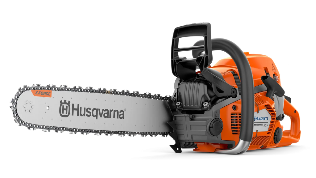 La tronçonneuse HUSQVARNA 555, puissante et fiable, elle est idéale pour l’abattage intensif.