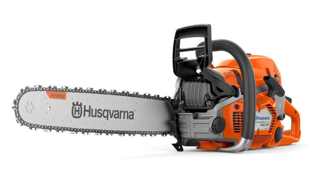 La tronçonneuse HUSQVARNA 560 XP offre puissance, confort d’utilisation et coupes nettes pour tous travaux. Livraison rapide et gratuite en France.