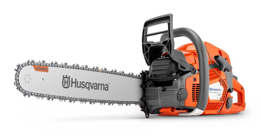 Tronçonneuse HUSQVARNA 565. Puissante, thermique et maniable. Parfaite pour tronçonner, élaguer et couper du bois.