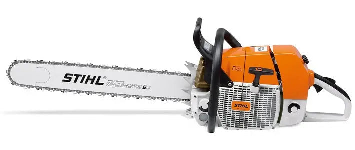 Tronçonneuse STIHL MS 880, tronçonneuse thermique 122 cm³. Puissance 6,4 kW, coupe 63 à 90 cm. Idéale pour bûcheronnage intensif. Livrée avec guide, protège-guide et chaînes.