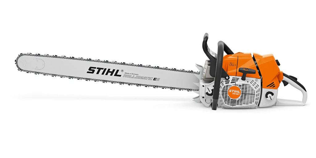 Tronçonneuse STIHL MS 881 – La plus puissante de la gamme thermique avec 6,4 kW, guide jusqu’à 90 cm, livrée avec 2 chaînes. Parfaite pour les travaux forestiers intensifs. Remplace la célèbre MS 880.